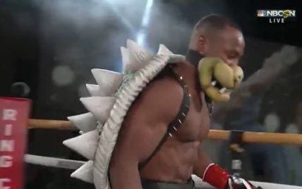 Стопами Берінчика: боксер вийшов у ринг у костюмі героя відеогри Супер Маріо і ледь із нього вибрався