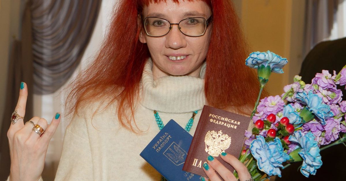 "Готова умереть за "русский" мир": скандальная преподаватель Бильченко уехала из Украины, выскочила замуж и получила гражданство России