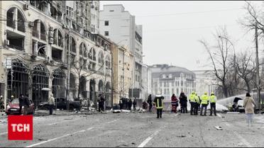 Ракетная атака на Киев: кадры первых секунд после взрыва, разбитые дома и 6 посольств!