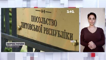 У Києві до роботи щодня стають посольства різних країн (жестовою мовою)