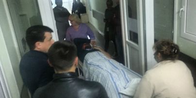 В Николаеве неизвестные жестоко избили депутата горсовета, мужчине наложили 20 швов на лицо