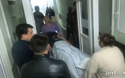 В Николаеве неизвестные жестоко избили депутата горсовета, мужчине наложили 20 швов на лицо