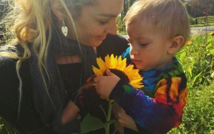 Мило и солнечно: "ангел" Кэндис Свэйнпоул показала трогательное фото с сыном