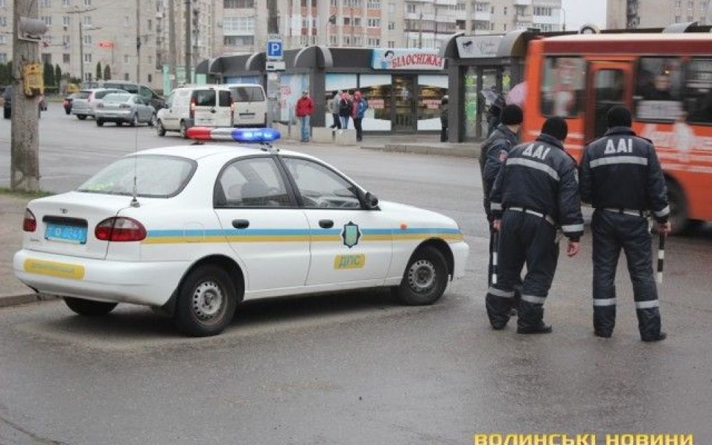 Усилия правоохранителей направлены на установление лица, сообщившего о заминировании / © Волинські новини