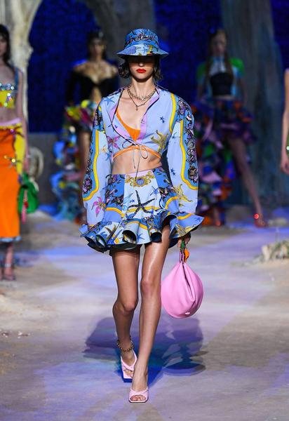 Коллекция Versace трет-а-порте сезона весна-лето 2021 / © East News