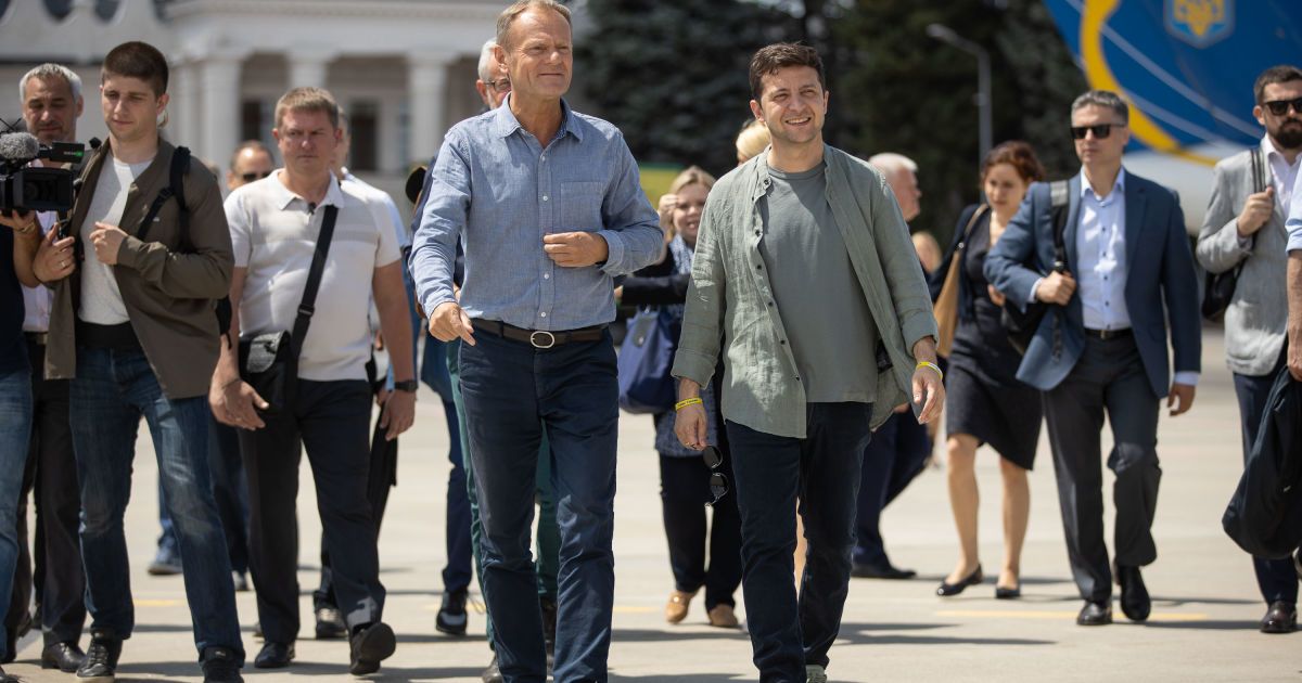 Зеленський та Туск обговорили результати саміту G7 та можливе повернення РФ