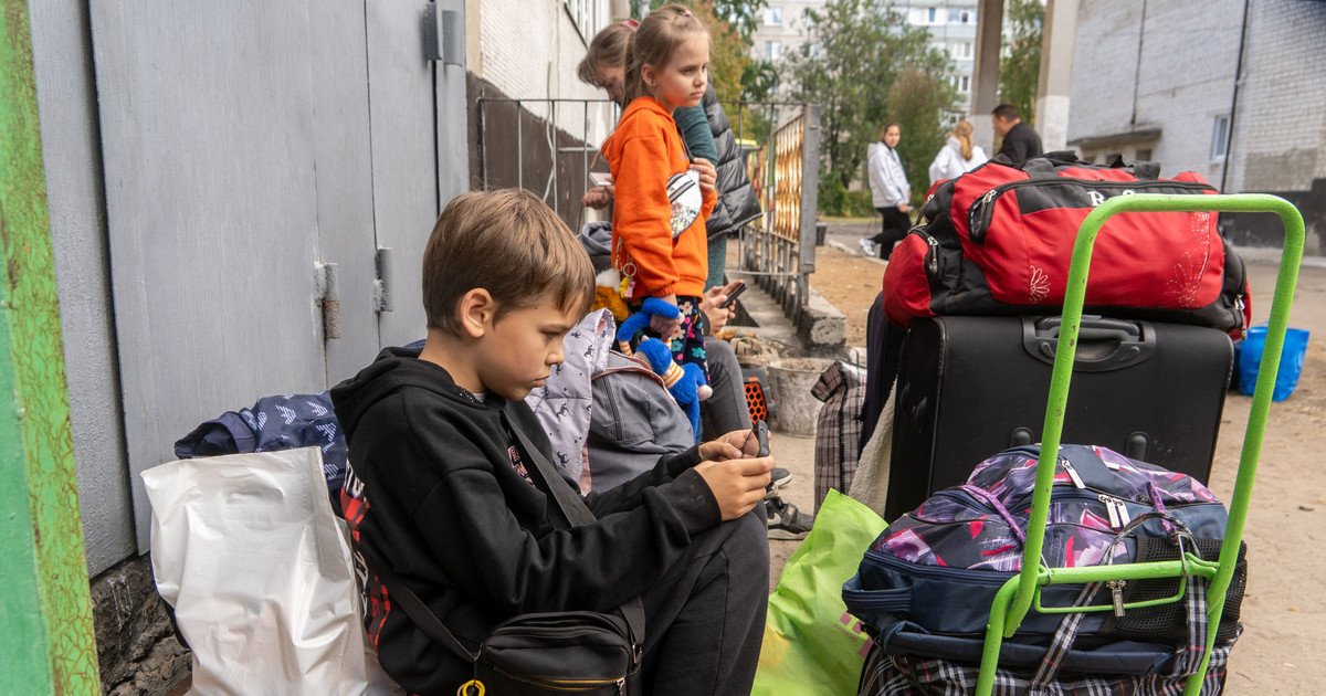 Обязательная эвакуация детей в Днепропетровской и Запорожской областях &ndash;  последние данные и маршруты