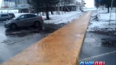 На набережной Архангельска появился деревянный паркет