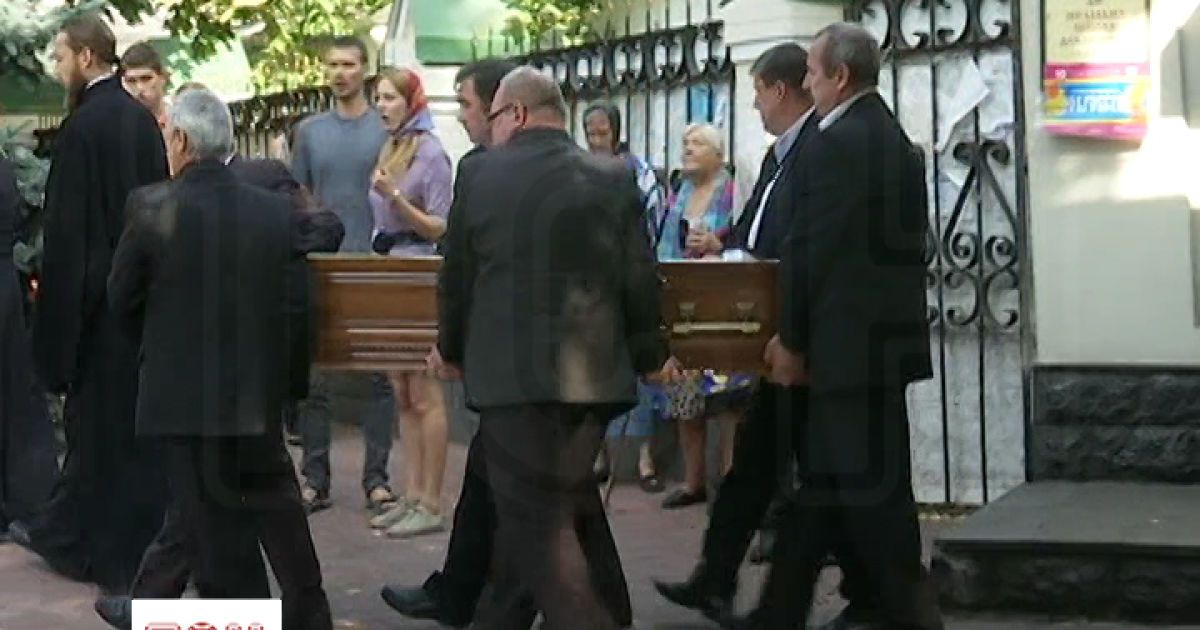 Проститься с сыном Анны Герман пришло немало ее бывших соратников