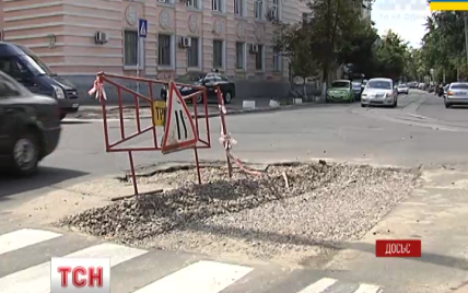 Порошенко дал старт эксперименту по финансированию ремонта украинских дорог