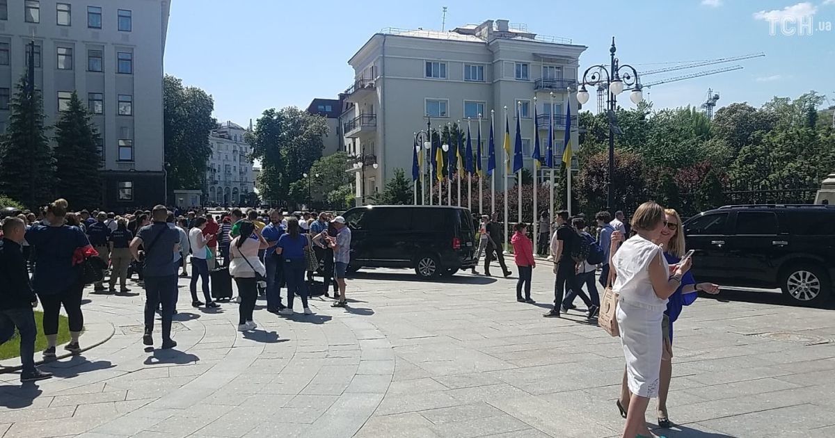 По Банковій можна вільно гуляти / © Фото Дмитра Фурдака/ТСН