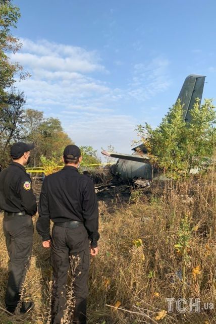 В авиакатастрофе в Харьковской области погибли 26 человек: все подробности, фото и видео