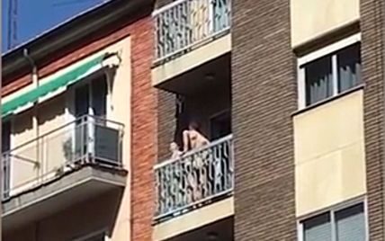 Испанское телевидение показало в эфире, как пара занималась сексом на балконе