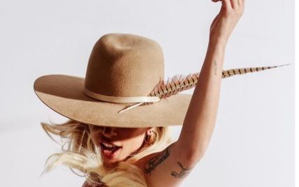 Леди Гага представила танцевальный трек с нового альбома