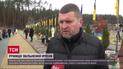 Страшная рана Ирпеня: к могилам защитников несут цветы