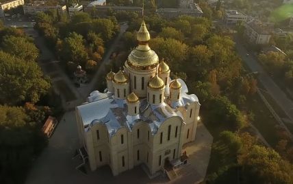 Штурм храму в Черкасах: мер закликав містян прийти до Свято-Михайлівського собору