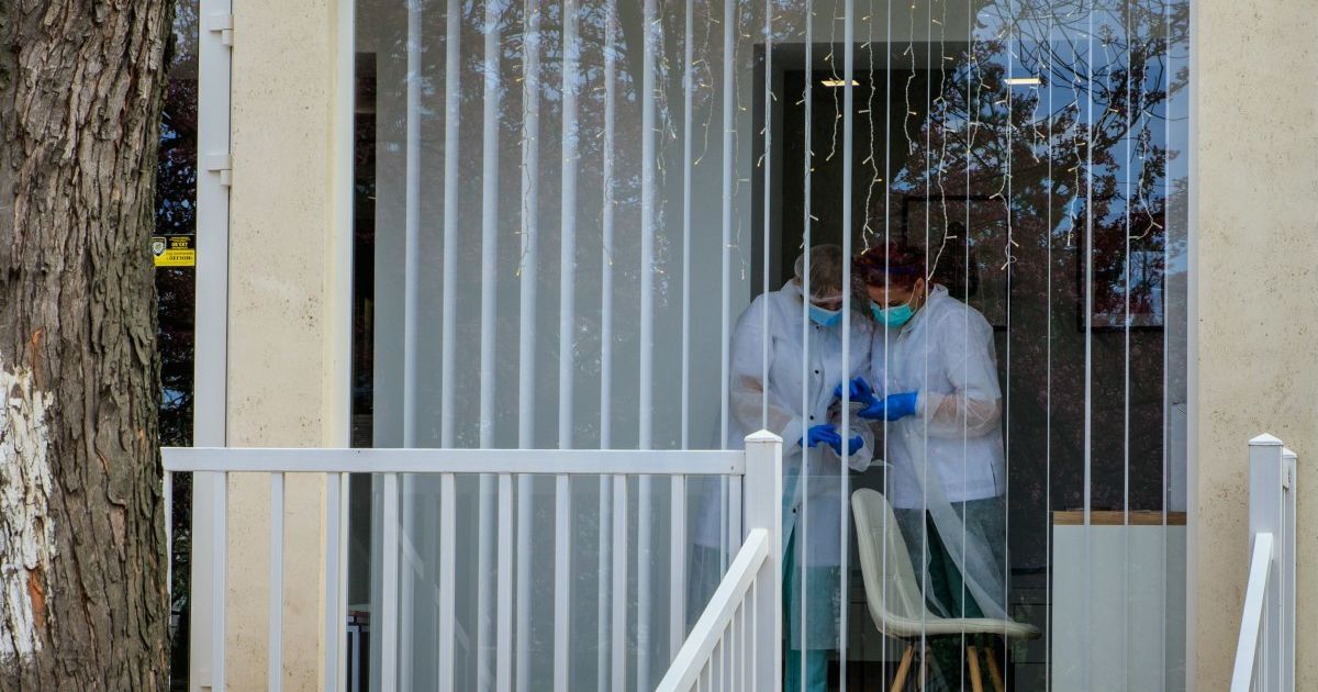 В Ровенской области зафиксировали еще три десятка случаев коронавируса среди пациентов от 2 до 64 лет