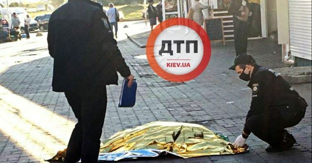 У Києві біля метро "Мінська" померла жінка