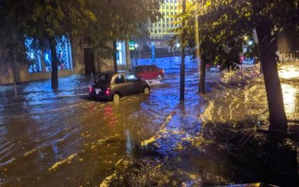 Часті затоплення в Івано-Франківську: посадовці визнають, що винна стара каналізація