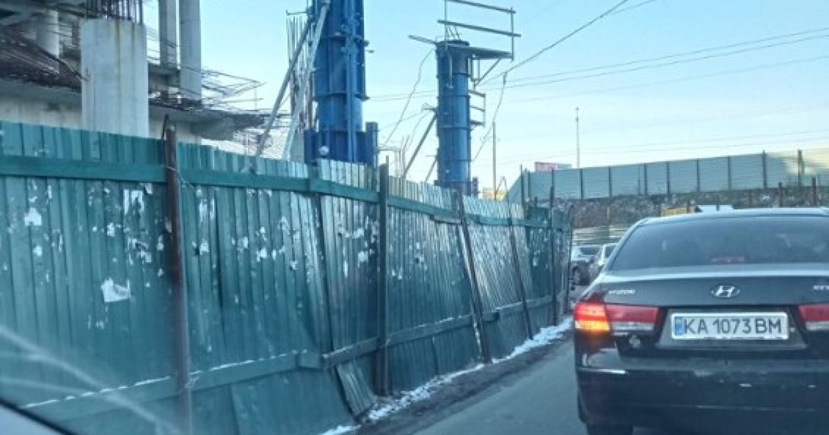 ТРЦ Апрель збудував нові опори на дорозі