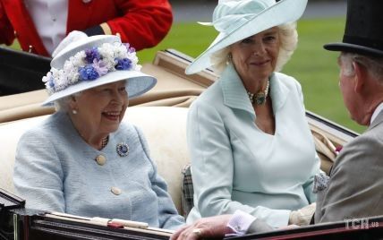 Королева Єлизавета II і герцогиня Корнуольська з'явилися на спільному заході