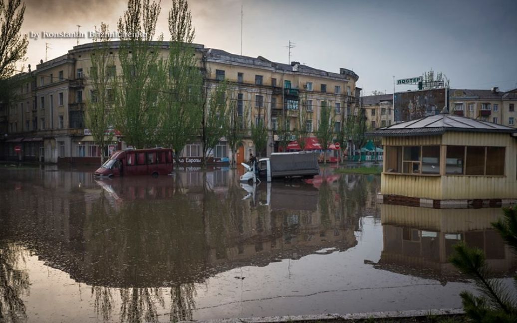 Из-за ливня старая часть Краматорска оказалась под водой. / © facebook.com/Константин Брижниченко