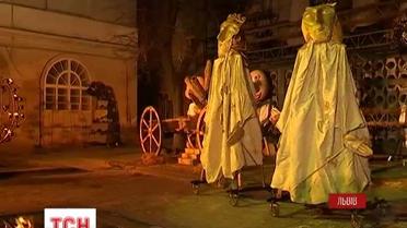 Во Львове под открытым небом актеры воссоздали рождественскую историю о рождении Христа