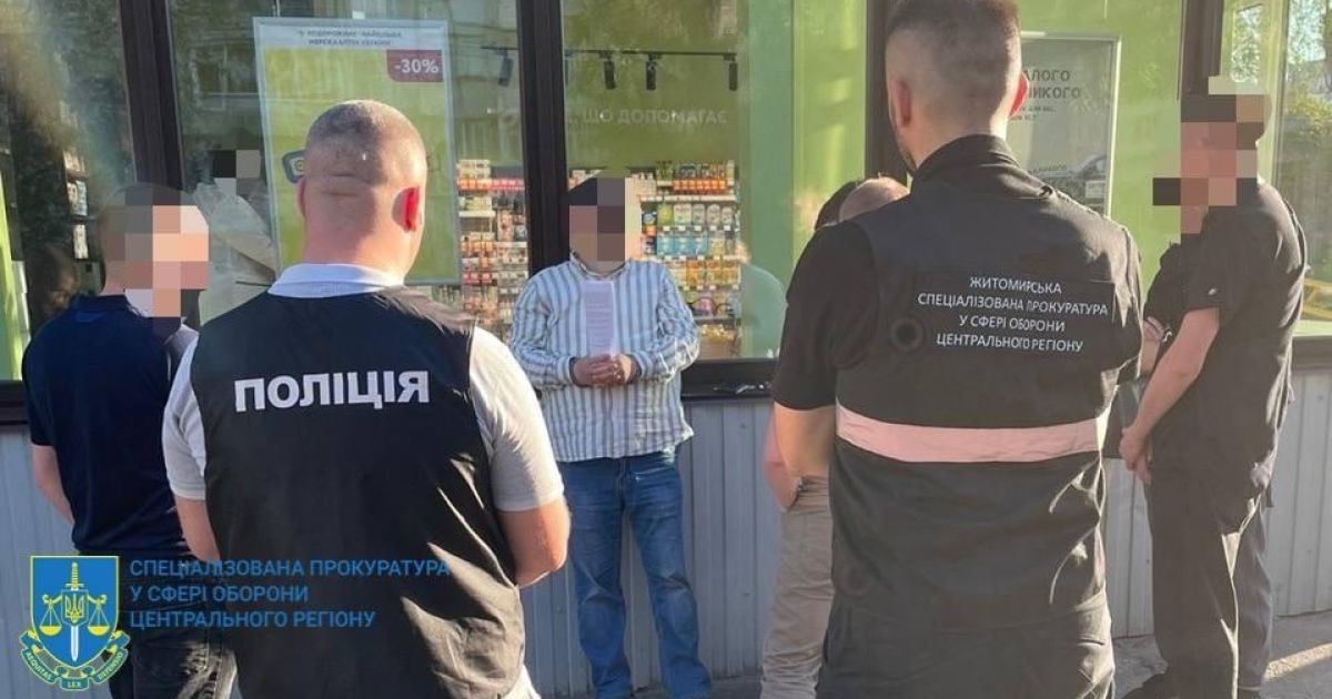 500 долларов за ограниченную пригодность: задержан врач ВЛК Житомирского ОТЦК и СП. Фото: Спецпрокуратура в сфере обороны Центрального региона