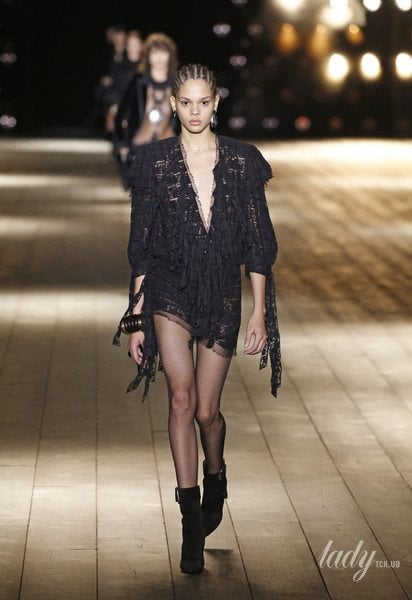 Коллекция Saint Laurent прет-а-порте сезона осень-зима 2018-2019 / © East News