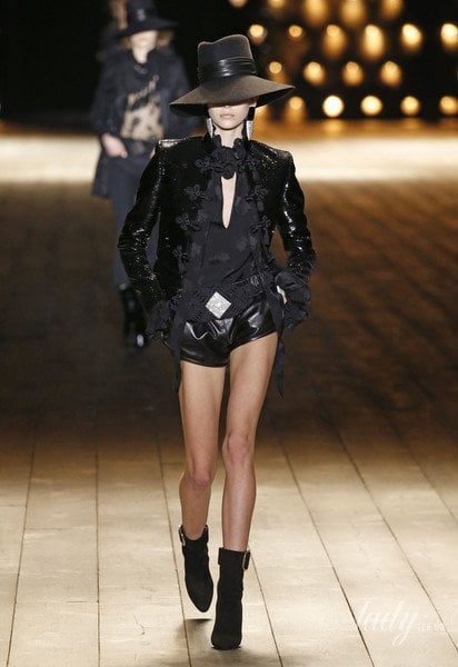 Коллекция Saint Laurent прет-а-порте сезона осень-зима 2018-2019 / © East News