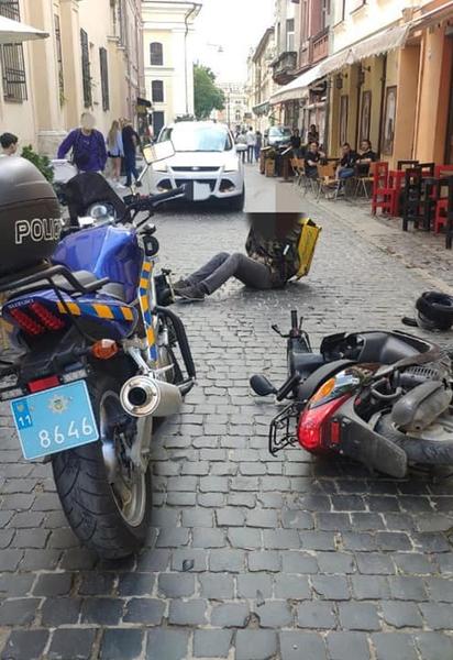 Гонитва у Львові: кур’єр Glovo збив поліцейського і вирішив втекти, але впав з мопеда