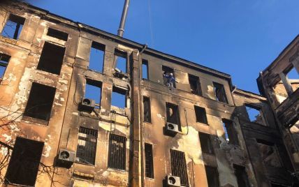 Пожежа у коледжі: в Одесі помер рятувальник, на якого впала студентка