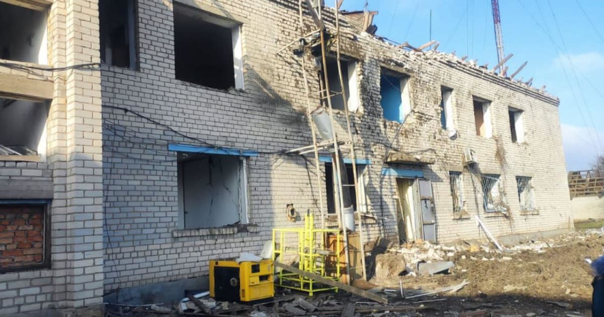 РФ ударила по зданию сельсовета в Херсонской области: один человек погиб, 4 ранены