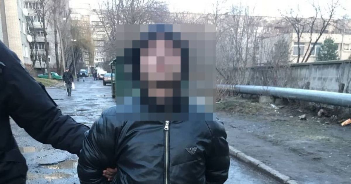 Порезал спину и ягодицы: 28-летний иностранец несколько раз ударил ножом львовянина (фото)