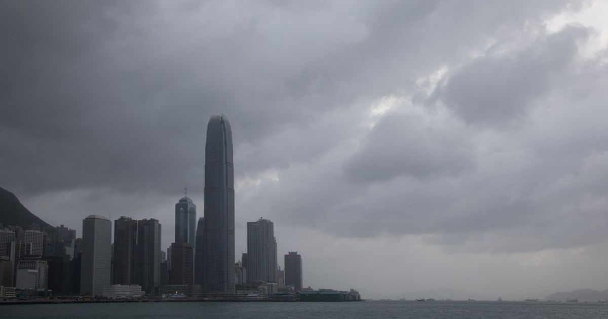 Тайфун паралізував Токіо: скасовані рейси, темінь у будинках та масова евакуація 