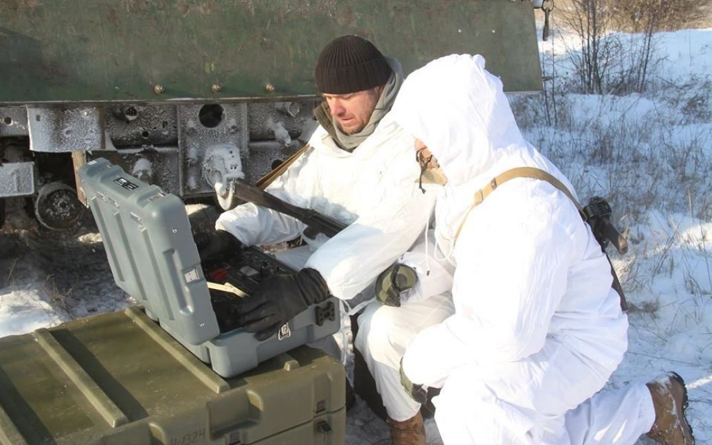 Сапери виявили російську касетну протитанкову міну / © Facebook/прес-центр штабу АТО