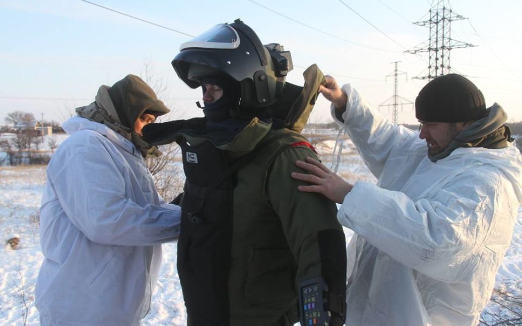 Сапери виявили російську касетну протитанкову міну / © Facebook/прес-центр штабу АТО