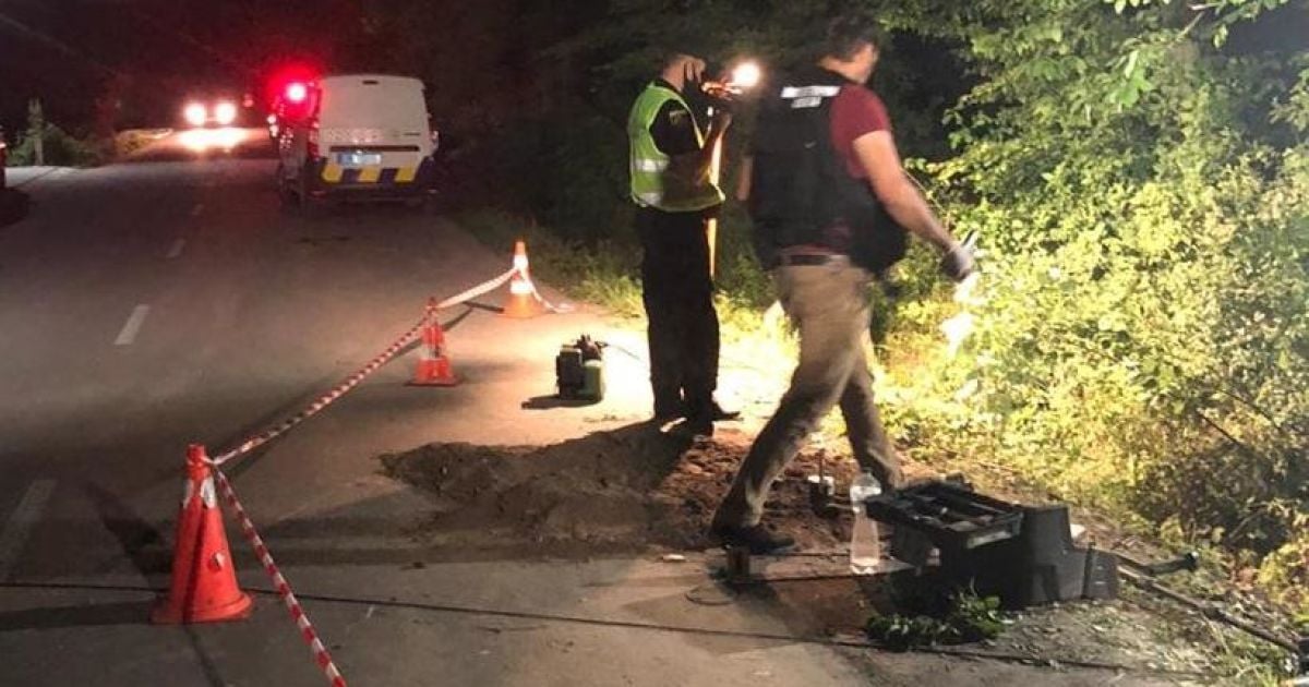 Натрапив на вибухівку: поблизу Львова підірвався автомобіль