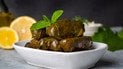 Крученики з настурції з фаршем і креветками