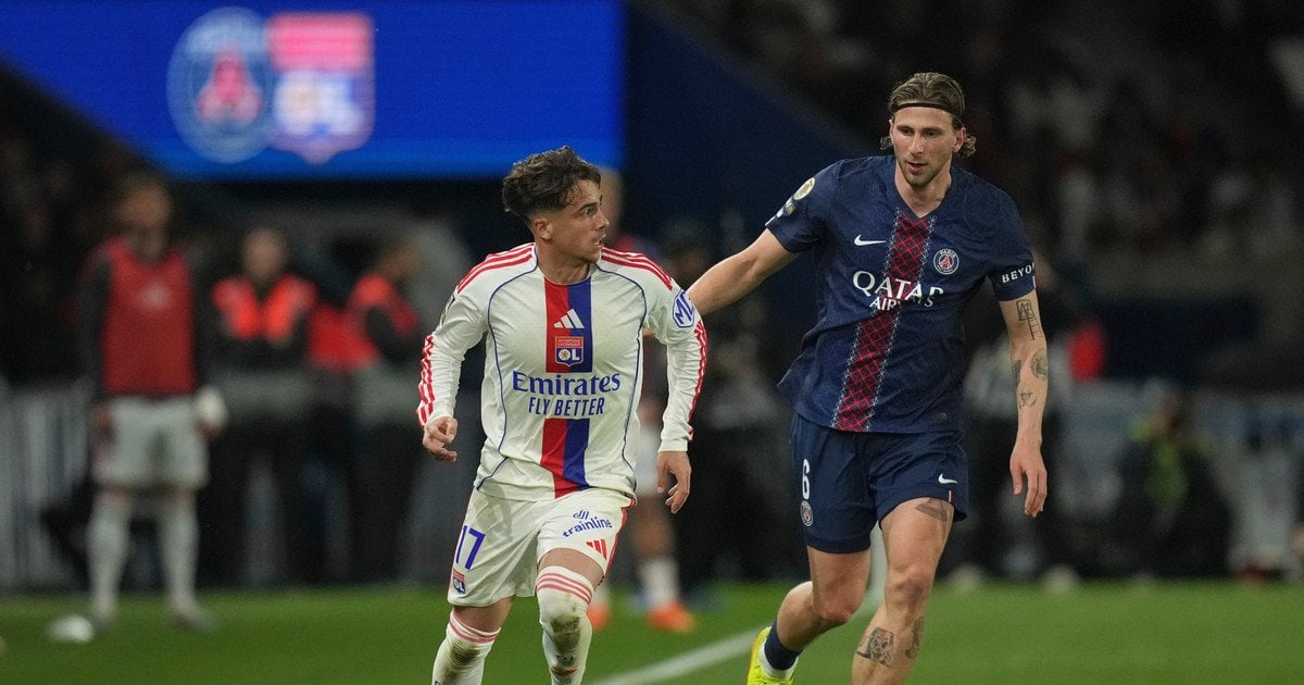 Ілля Забарний у матчі проти "Ліона"