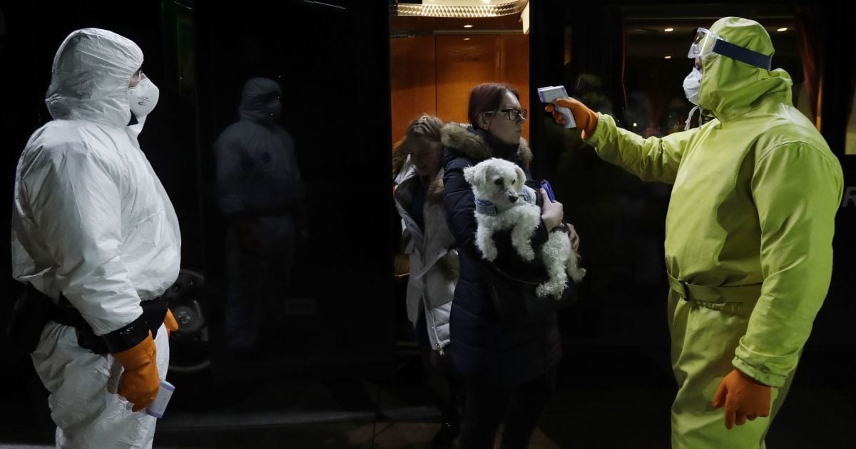 Лише після проходження тесту. У МЗС анонсували нові правила під час перетину кордону через поширення COVID-19