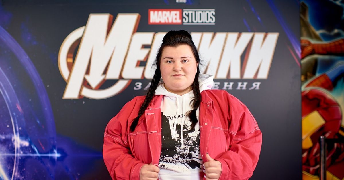 alyona alyona в розовом и Melovin с новой прической оценили ленту "Мстители. Финал"