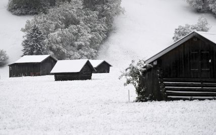 Снег посреди весны: Европу накрыла метель