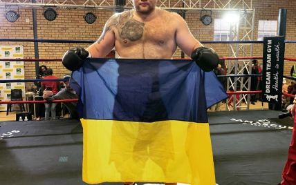 Непереможний український боксер брутально знищив суперника в третьому раунді: відео нокауту