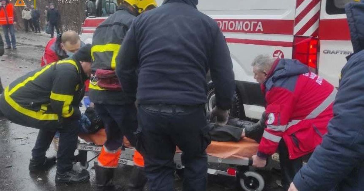 Моторошна ДТП під Черніговом: водій маршрутки загинув, а вантажівки – вижив