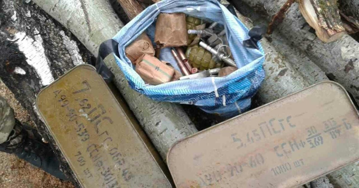 На Донбасі викрили чотири схрони з потужним арсеналом боєприпасів та вибухівки