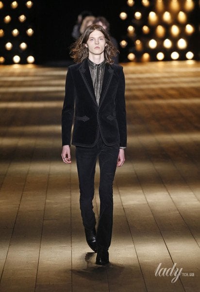 Коллекция Saint Laurent прет-а-порте сезона осень-зима 2018-2019 / © East News