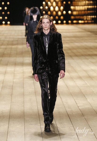 Коллекция Saint Laurent прет-а-порте сезона осень-зима 2018-2019 / © East News