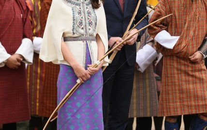 Кембриджи в Бутане: герцогиня в вышиванке и на шпильках стреляла из лука