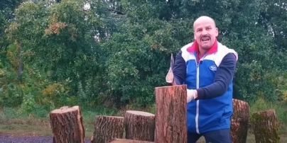 Бобр украл дрова у дачников в Псковской области. ВИДЕО